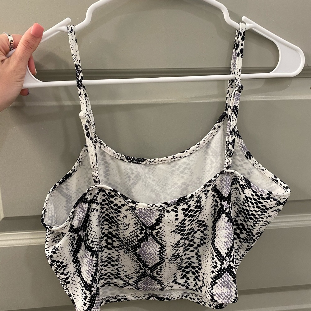 Crop top - Picture 2 of 2
